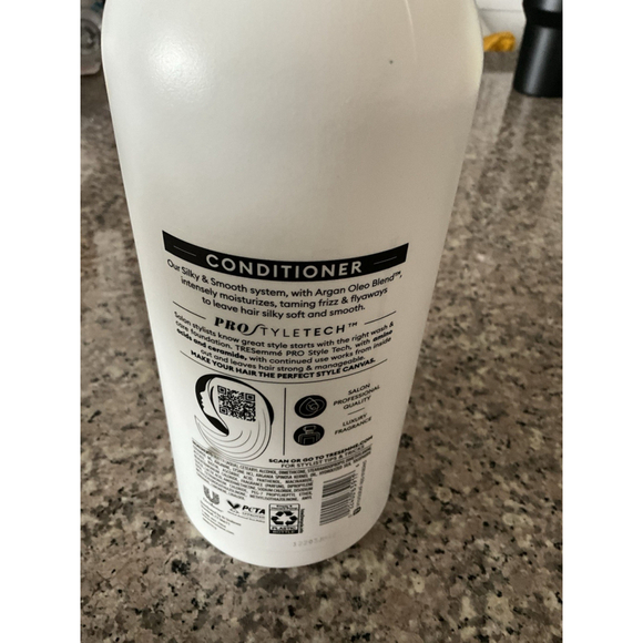TRESemme Smooth & Silky 48hours Conditioner, 39 Fl oz - Picture 4 of 9